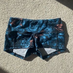 Fleo low rose contour shorts